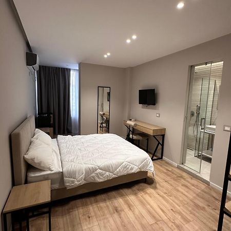 Amazon 8 Guesthouse ติรานา ภายนอก รูปภาพ