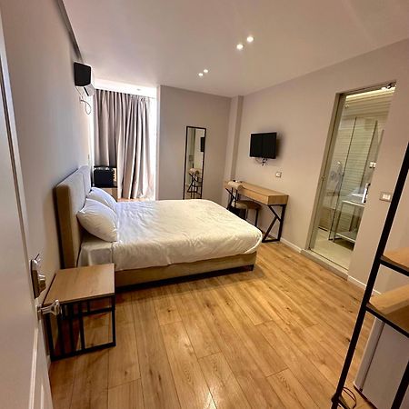 Amazon 8 Guesthouse ติรานา ภายนอก รูปภาพ